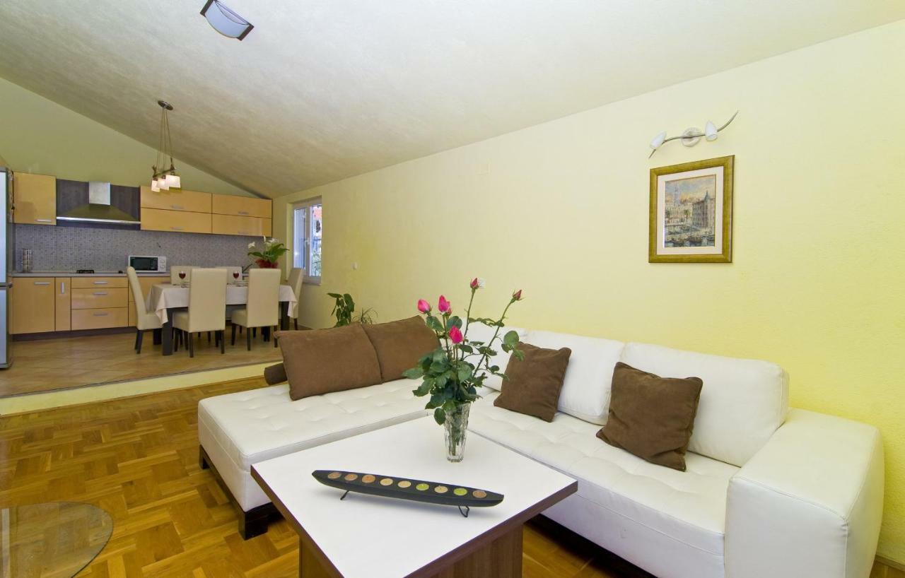 Apartment Mihanovic Žrnovnica Buitenkant foto