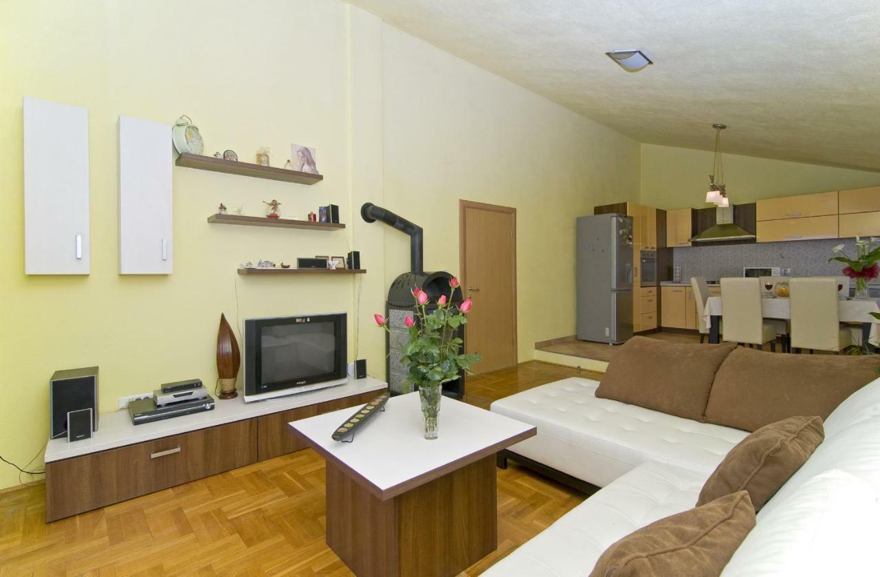 Apartment Mihanovic Žrnovnica Buitenkant foto
